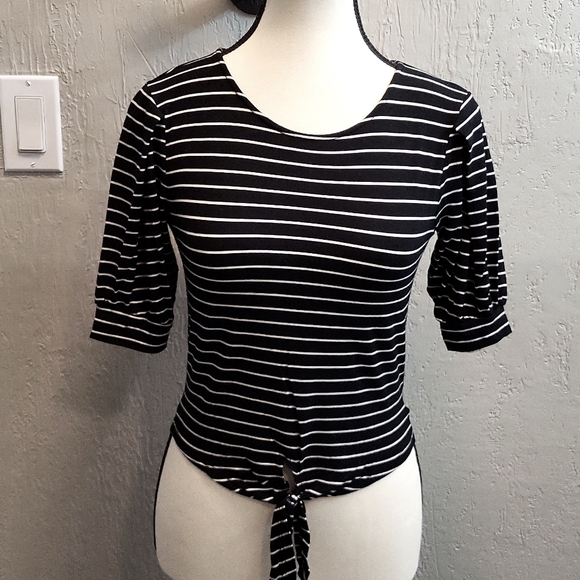 American Eagle Soft & Sexy Elbow Sleeve Tie Front Striped Top - Picture 1 of 7
